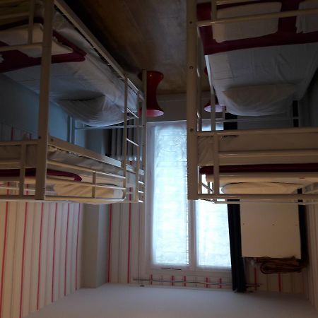 Perfect Hotel & Hostel Paris Exterior foto A typical dormitory room