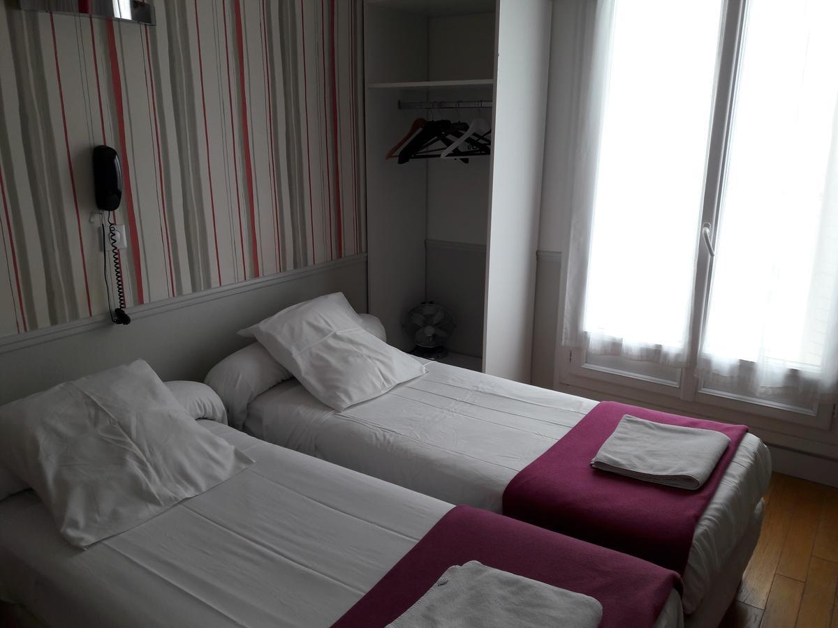 Perfect Hotel & Hostel Paris Cameră foto A typical room at a Campanile hotel